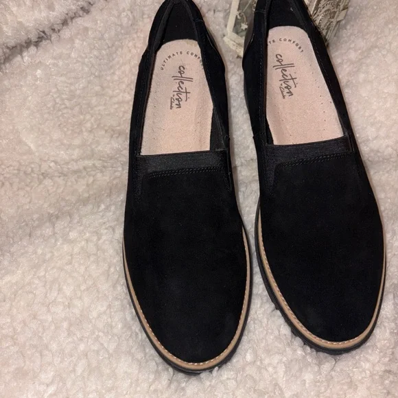 Clarks Black Women's Loafers NEW - Picture 2 of 6
